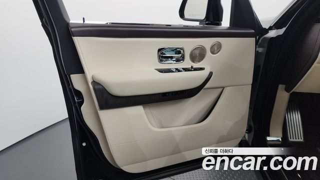 Rolls-Royce Cullinan 2019 — photo 14