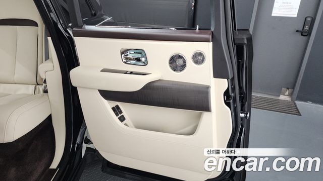 Rolls-Royce Cullinan 2019 — photo 15