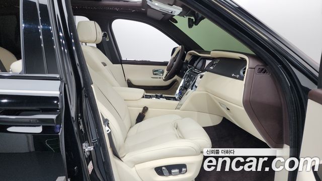Rolls-Royce Cullinan 2019 — photo 16
