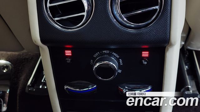 Rolls-Royce Cullinan 2019 — photo 28