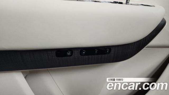 Rolls-Royce Cullinan 2019 — photo 31