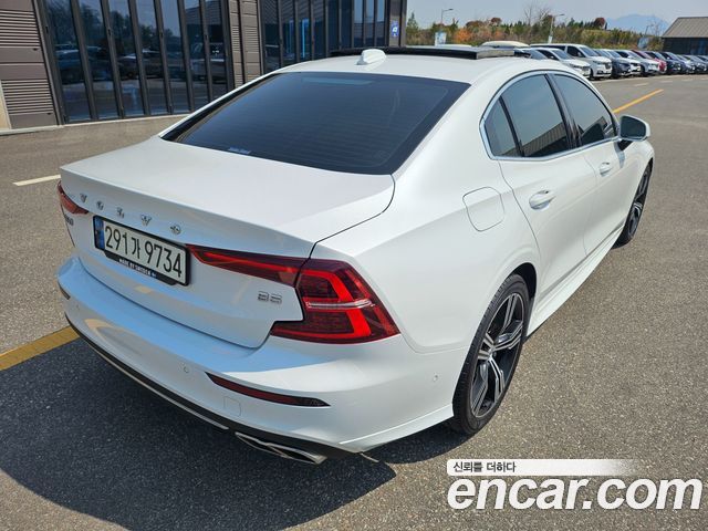 Volvo S60 2021 — photo 4