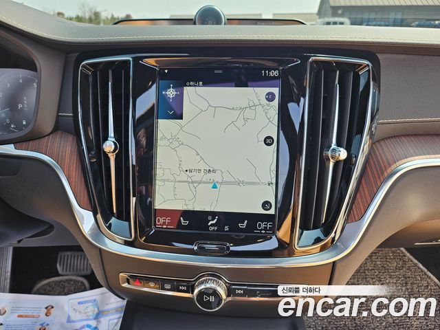 Volvo S60 2021 — photo 12