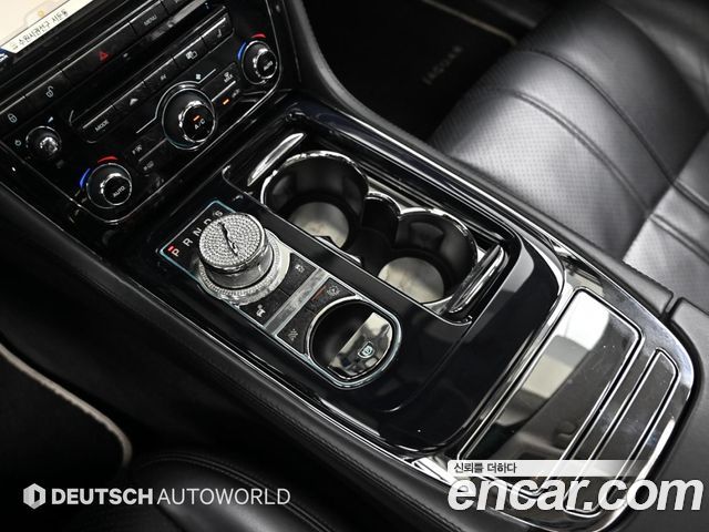 Jaguar XJ 2013 — photo 9