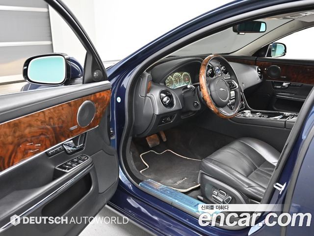 Jaguar XJ 2013 — photo 11