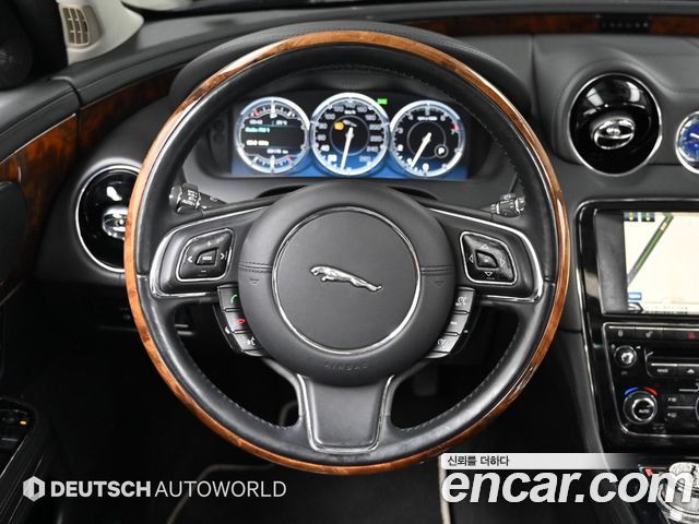 Jaguar XJ 2013 — photo 13