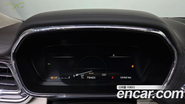 Lincoln Continental 2019 — photo 11