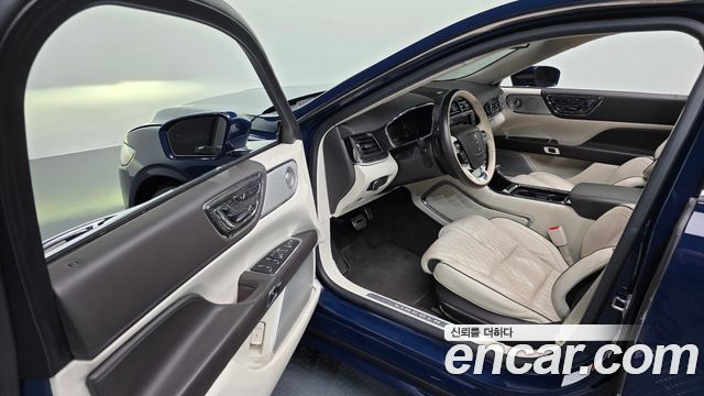 Lincoln Continental 2019 — photo 13