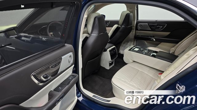 Lincoln Continental 2019 — photo 18