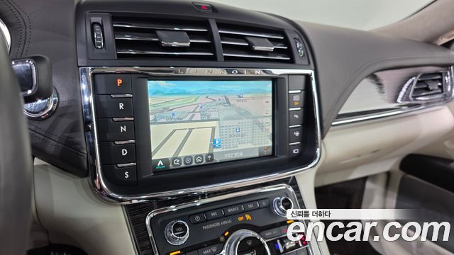 Lincoln Continental 2019 — photo 20
