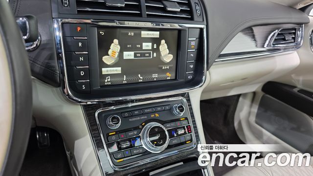 Lincoln Continental 2019 — photo 22