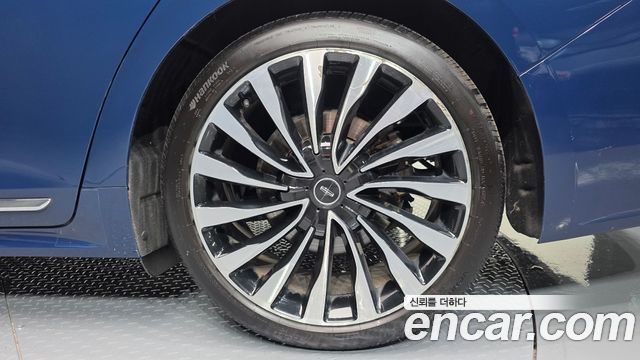 Lincoln Continental 2019 — photo 7