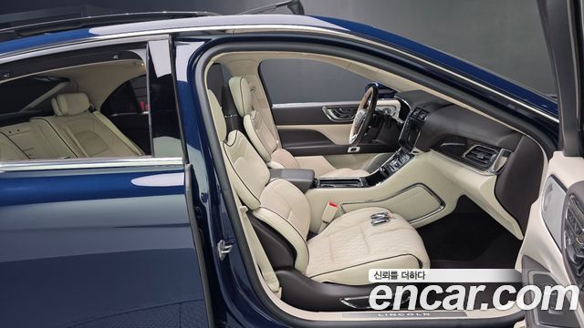 Lincoln Continental 2019 — photo 16