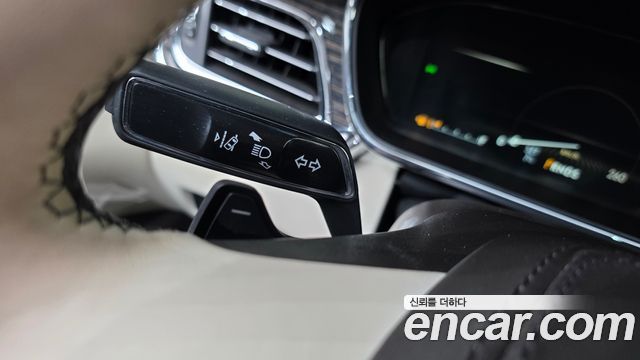 Lincoln Continental 2019 — photo 27