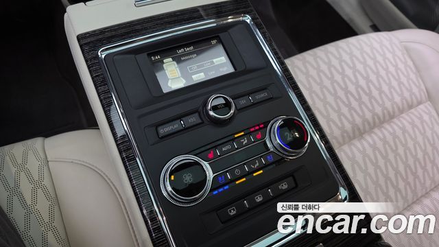 Lincoln Continental 2019 — photo 29