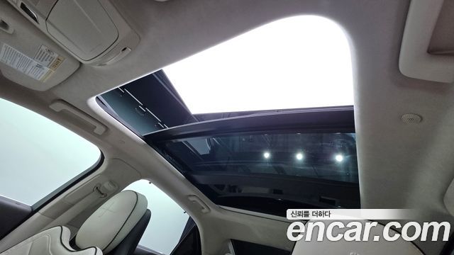 Lincoln Continental 2019 — photo 33