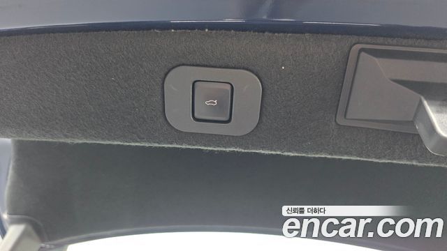 Lincoln Continental 2019 — photo 35