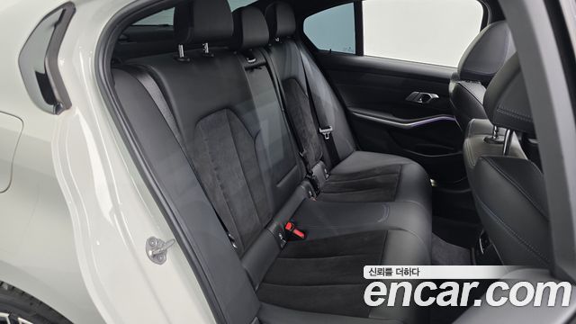 BMW 3-Series 2021 — photo 17