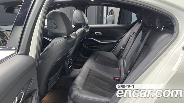 BMW 3-Series 2021 — photo 18