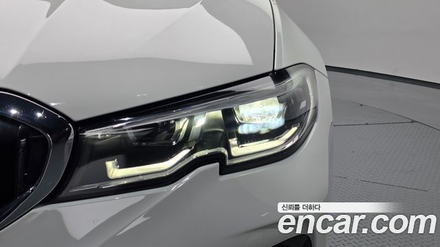 BMW 3-Series 2021 — photo 8