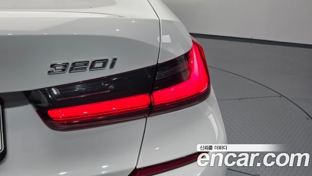 BMW 3-Series 2021 — photo 9