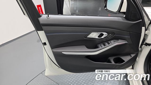 BMW 3-Series 2021 — photo 14