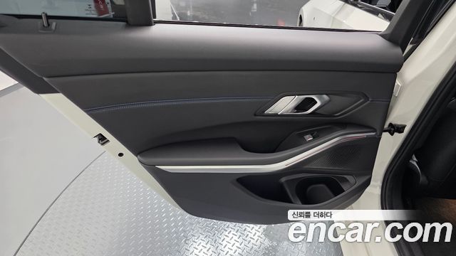 BMW 3-Series 2021 — photo 15