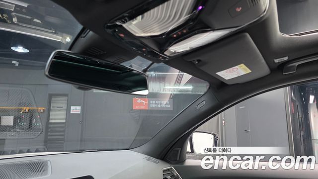 BMW 3-Series 2021 — photo 29