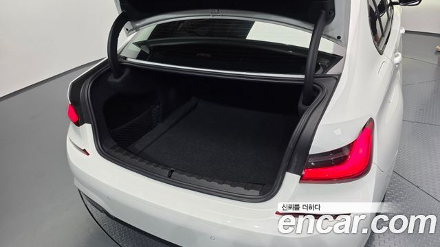 BMW 3-Series 2021 — photo 32