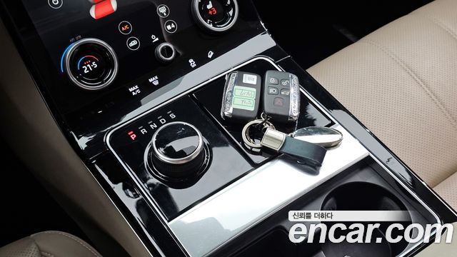Land Rover Range Rover Velar 2018 — photo 9