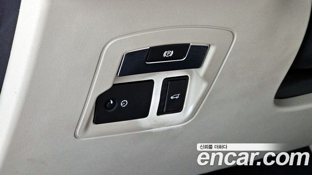 Land Rover Range Rover Velar 2018 — photo 15