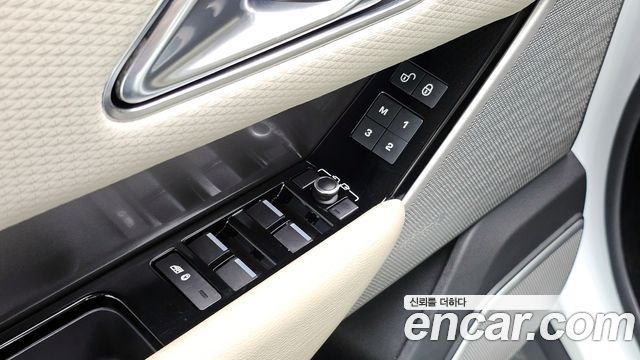 Land Rover Range Rover Velar 2018 — photo 19