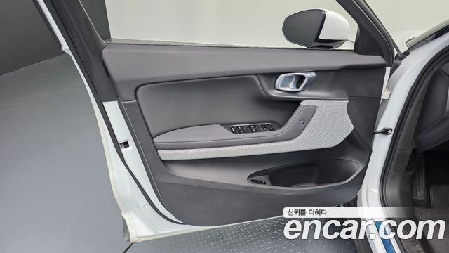 Polestar Polestar 2 2023 — photo 14