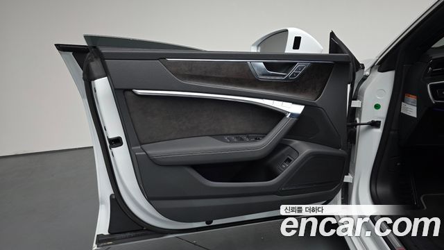 Audi A7 2020 — photo 14