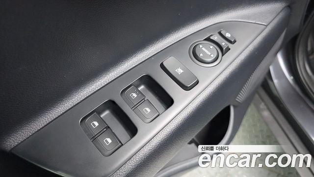 Kia Stonic 2018 — photo 12