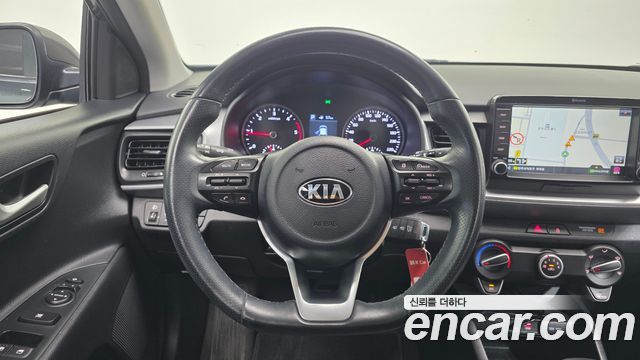 Kia Stonic 2018 — photo 14