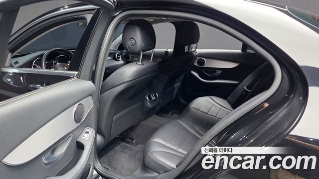 Mercedes-Benz C-Class 2020 — photo 16