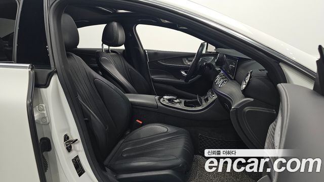 Mercedes-Benz CLS-Class 2020 — photo 10