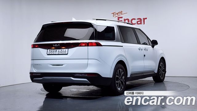 Kia Canival 2022 — photo 2