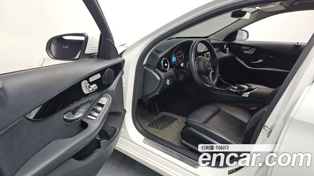 Mercedes-Benz C-Class 2020 — photo 13
