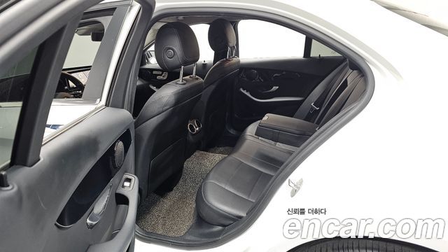 Mercedes-Benz C-Class 2020 — photo 18