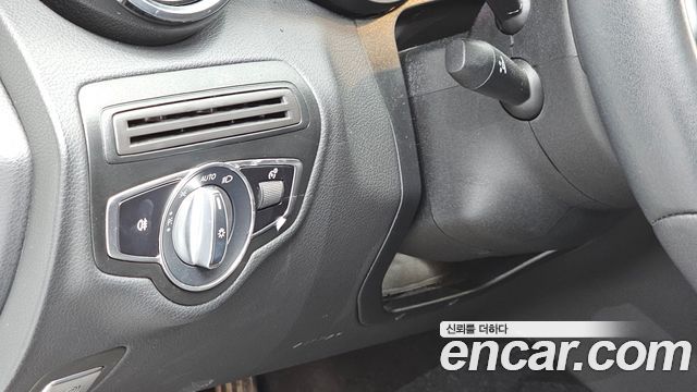 Mercedes-Benz C-Class 2020 — photo 26