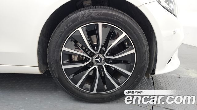 Mercedes-Benz C-Class 2020 — photo 7