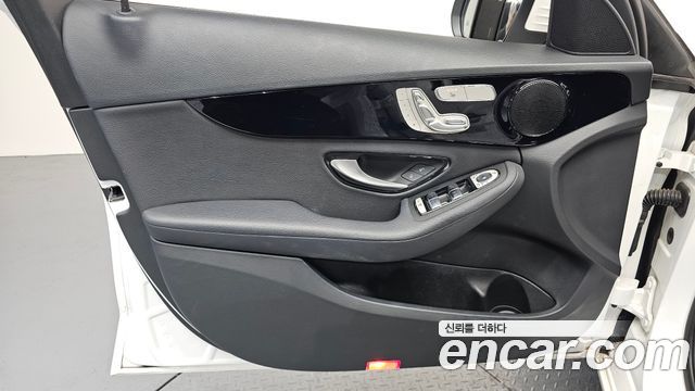 Mercedes-Benz C-Class 2020 — photo 14