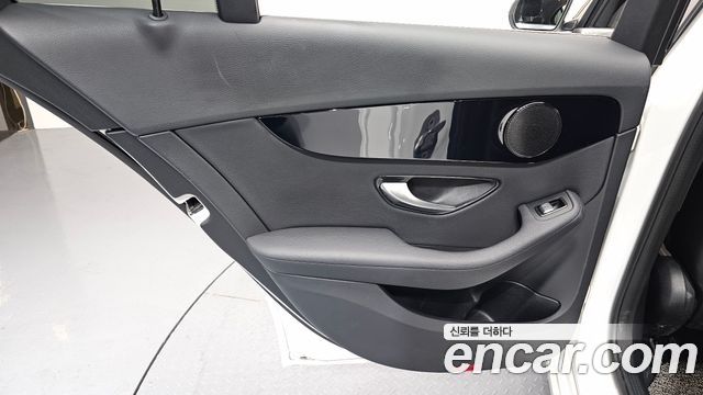 Mercedes-Benz C-Class 2020 — photo 15