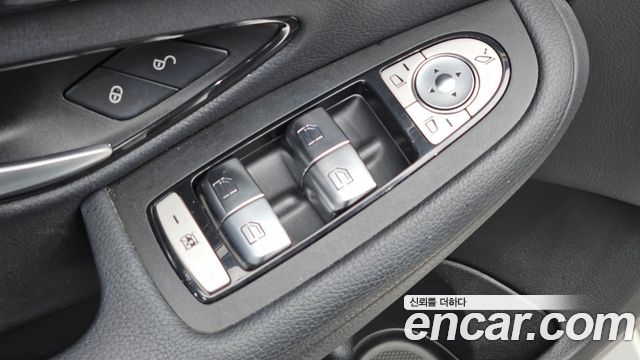 Mercedes-Benz C-Class 2020 — photo 27