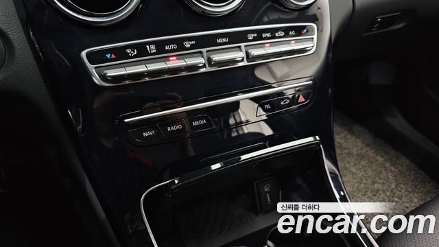 Mercedes-Benz C-Class 2020 — photo 29