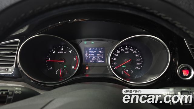 Kia Canival 2015 — photo 8