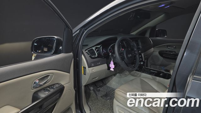 Kia Canival 2015 — photo 10
