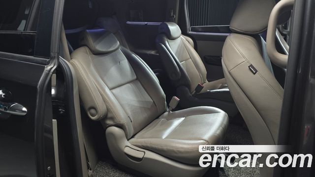 Kia Canival 2015 — photo 11
